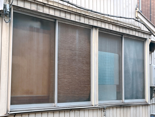 塗装では限界な窓枠サッシの劣化状態と交換が必要なケースの見極め方